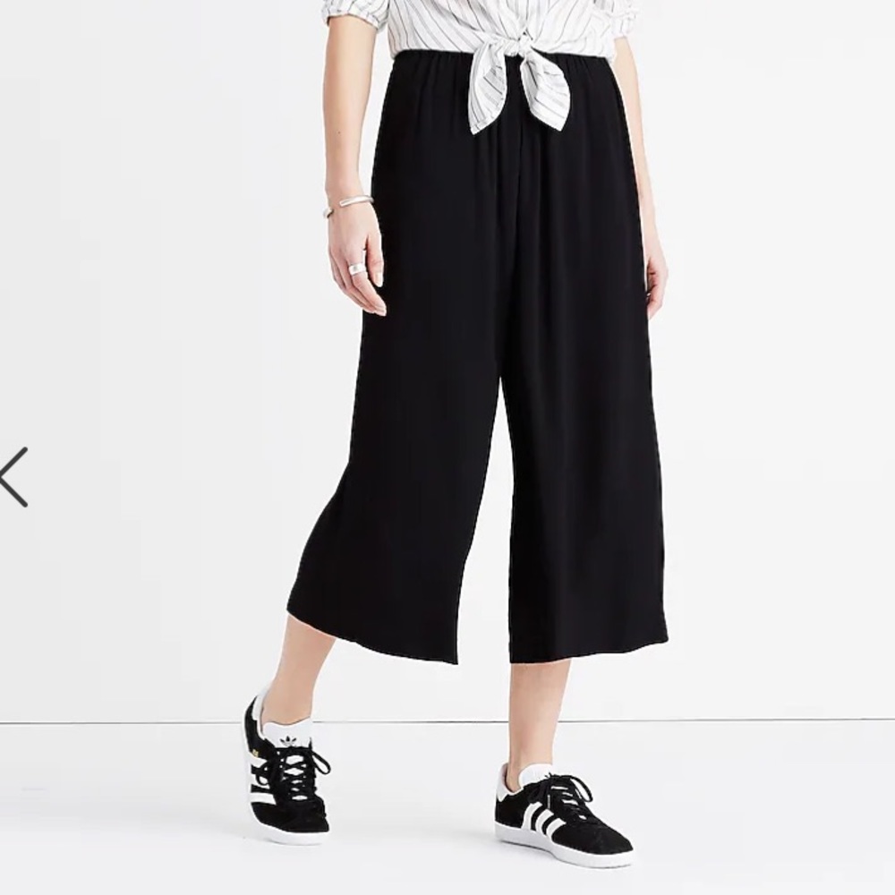 Black Crepe Huston Pull-On Crop Pants size Small